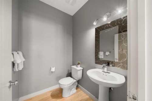 151 Heritage View, Cochrane, AB - Indoor Photo Showing Bathroom
