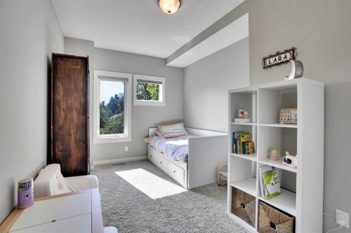 235 11 Avenue Ne, Calgary, AB - Indoor Photo Showing Bedroom
