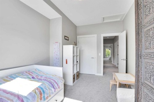 235 11 Avenue Ne, Calgary, AB - Indoor Photo Showing Bedroom