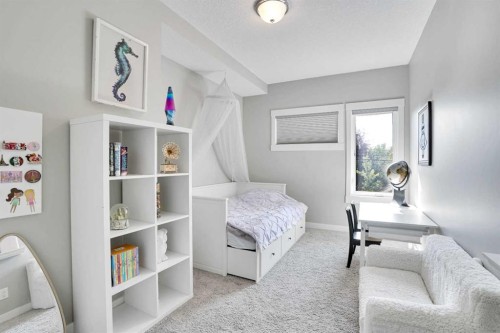 235 11 Avenue Ne, Calgary, AB - Indoor Photo Showing Bedroom