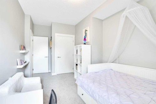 235 11 Avenue Ne, Calgary, AB - Indoor Photo Showing Bedroom