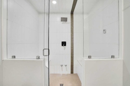 235 11 Avenue Ne, Calgary, AB - Indoor Photo Showing Bathroom