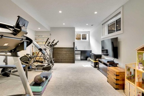 235 11 Avenue Ne, Calgary, AB - Indoor Photo Showing Gym Room