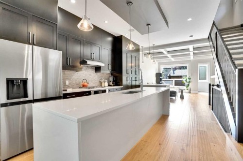 235 11 Avenue Ne, Calgary, AB - Indoor Photo Showing Kitchen With Upgraded Kitchen