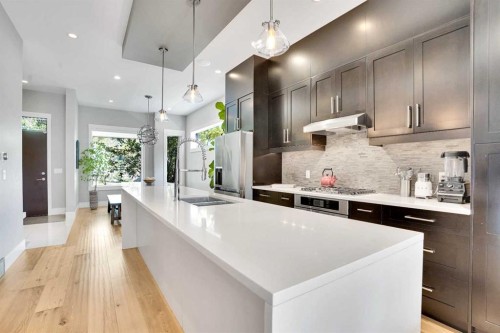 235 11 Avenue Ne, Calgary, AB - Indoor Photo Showing Kitchen With Upgraded Kitchen
