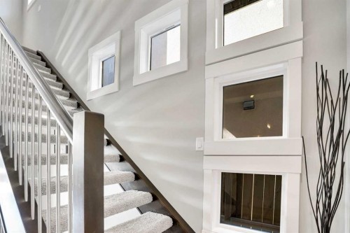 235 11 Avenue Ne, Calgary, AB - Indoor Photo Showing Other Room