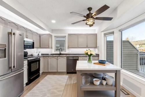 172 Riverglen Park Se, Calgary, AB - Indoor Photo Showing Kitchen With Upgraded Kitchen