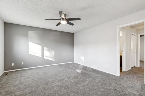 172 Riverglen Park Se, Calgary, AB - Indoor Photo Showing Other Room