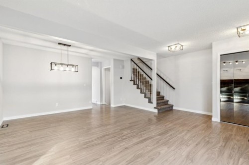 172 Riverglen Park Se, Calgary, AB - Indoor Photo Showing Other Room