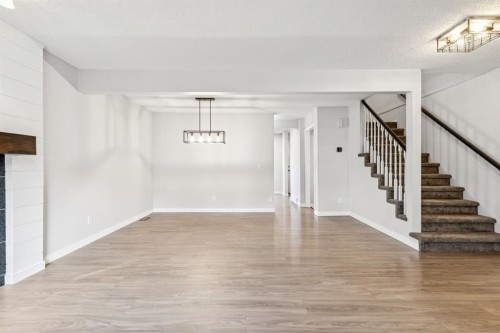 172 Riverglen Park Se, Calgary, AB - Indoor Photo Showing Other Room