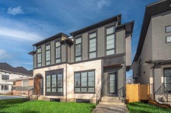 912 15 Avenue NE Calgary, AB T2E 1J1