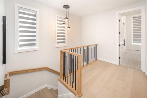 912 15 Avenue Ne, Calgary, AB - Indoor Photo Showing Other Room