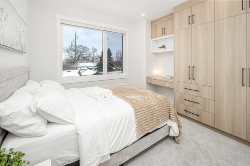 912 15 Avenue Ne, Calgary, AB - Indoor Photo Showing Bedroom