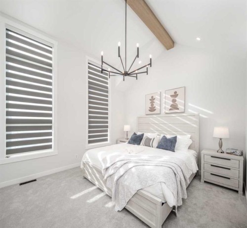 912 15 Avenue Ne, Calgary, AB - Indoor Photo Showing Bedroom