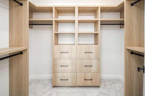 912 15 Avenue Ne, Calgary, AB - Indoor With Storage