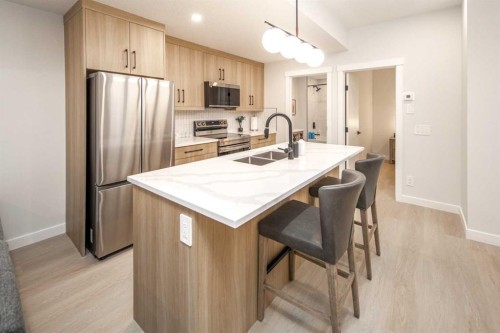 912 15 Avenue Ne, Calgary, AB - Indoor Photo Showing Kitchen With Double Sink