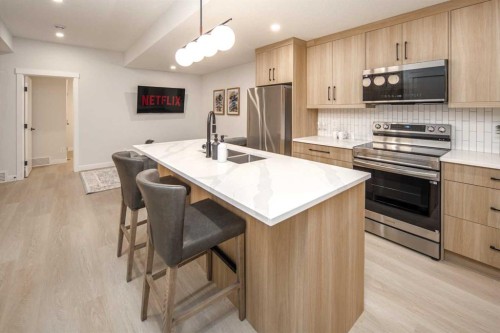 912 15 Avenue Ne, Calgary, AB - Indoor Photo Showing Kitchen With Double Sink