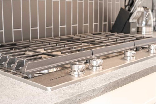 912 15 Avenue Ne, Calgary, AB - Indoor Photo Showing Other Room