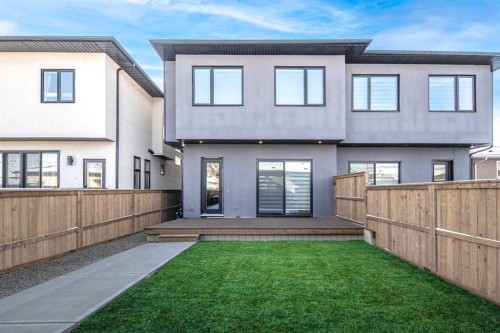 912 15 Avenue Ne, Calgary, AB - Outdoor