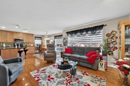 155 Morningside Circle Sw, Airdrie, AB - Indoor Photo Showing Living Room