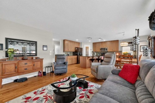 155 Morningside Circle Sw, Airdrie, AB - Indoor Photo Showing Living Room
