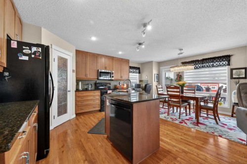 155 Morningside Circle Sw, Airdrie, AB - Indoor Photo Showing Kitchen