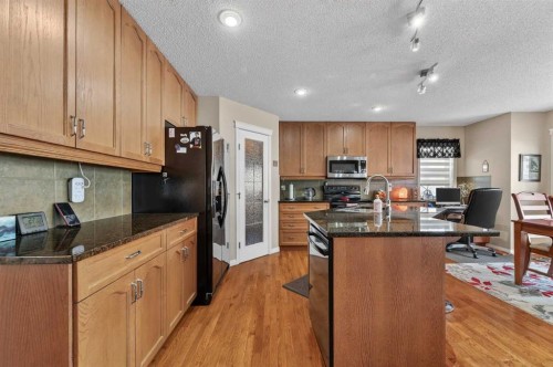 155 Morningside Circle Sw, Airdrie, AB - Indoor Photo Showing Kitchen