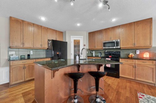155 Morningside Circle Sw, Airdrie, AB - Indoor Photo Showing Kitchen