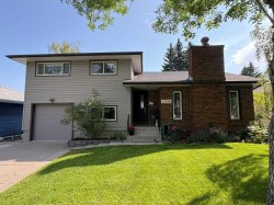 2536 chicoutimi Drive NW Calgary, AB T2L 0W5