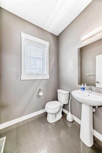 53-111 Rainbow Falls, Chestermere, AB - Indoor Photo Showing Bathroom