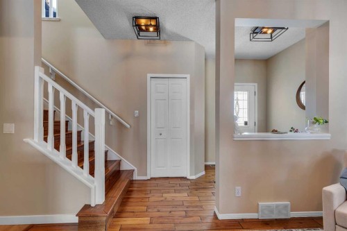 10 Evansbrooke Place Nw, Calgary, AB - Indoor Photo Showing Other Room