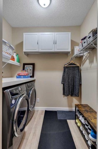 10 Evansbrooke Place Nw, Calgary, AB - Indoor Photo Showing Laundry Room