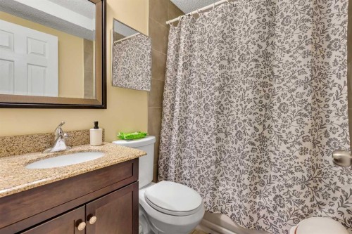 10 Evansbrooke Place Nw, Calgary, AB - Indoor Photo Showing Bathroom