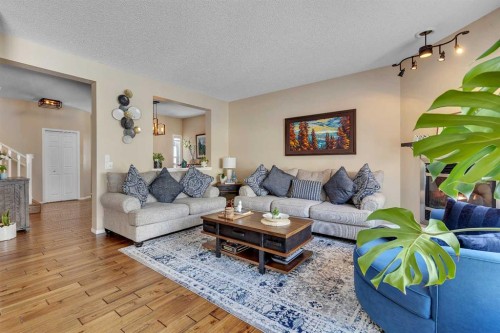 10 Evansbrooke Place Nw, Calgary, AB - Indoor Photo Showing Living Room