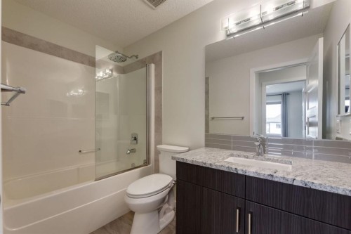 28 Masters Link Se, Calgary, AB - Indoor Photo Showing Bathroom