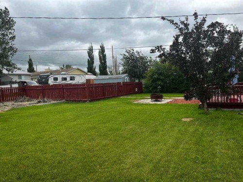 119 3 Avenue West, Hussar, AB - Outdoor With Backyard