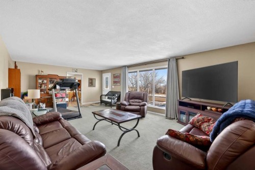 119 3 Avenue West, Hussar, AB - Indoor Photo Showing Living Room