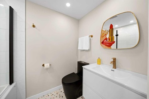 202-825 4 Street Ne, Calgary, AB - Indoor Photo Showing Bathroom