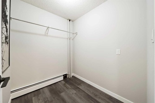 202-825 4 Street Ne, Calgary, AB - Indoor Photo Showing Other Room