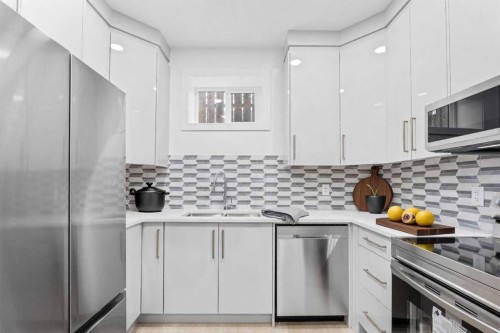 7415 39 Avenue Nw, Calgary, AB - Indoor Photo Showing Kitchen With Stainless Steel Kitchen With Double Sink With Upgraded Kitchen