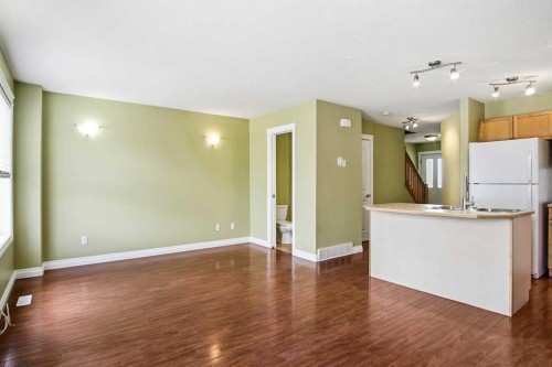 22-2002 22 Avenue, Bowden, AB - Indoor Photo Showing Kitchen