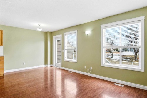 22-2002 22 Avenue, Bowden, AB - Indoor Photo Showing Other Room