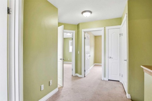 22-2002 22 Avenue, Bowden, AB - Indoor Photo Showing Other Room