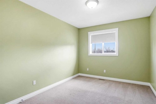 22-2002 22 Avenue, Bowden, AB - Indoor Photo Showing Other Room