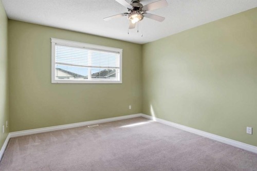 22-2002 22 Avenue, Bowden, AB - Indoor Photo Showing Other Room