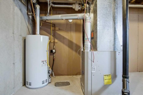 22-2002 22 Avenue, Bowden, AB - Indoor Photo Showing Basement