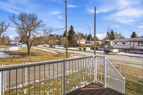 22-2002 22 Avenue, Bowden, AB - Outdoor