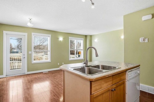 22-2002 22 Avenue, Bowden, AB - Indoor Photo Showing Kitchen With Double Sink