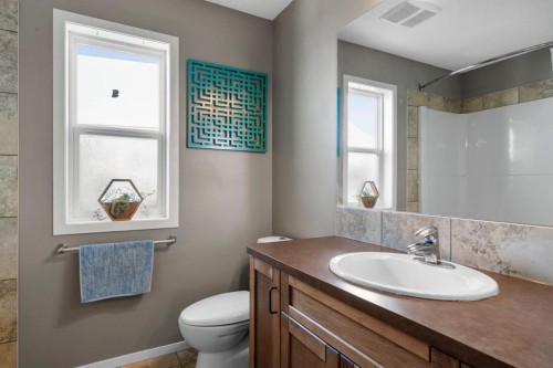 46 River Heights Boulevard, Cochrane, AB - Indoor Photo Showing Bathroom