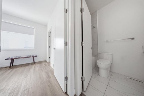 505-101 Panatella Square Nw, Calgary, AB - Indoor Photo Showing Bathroom